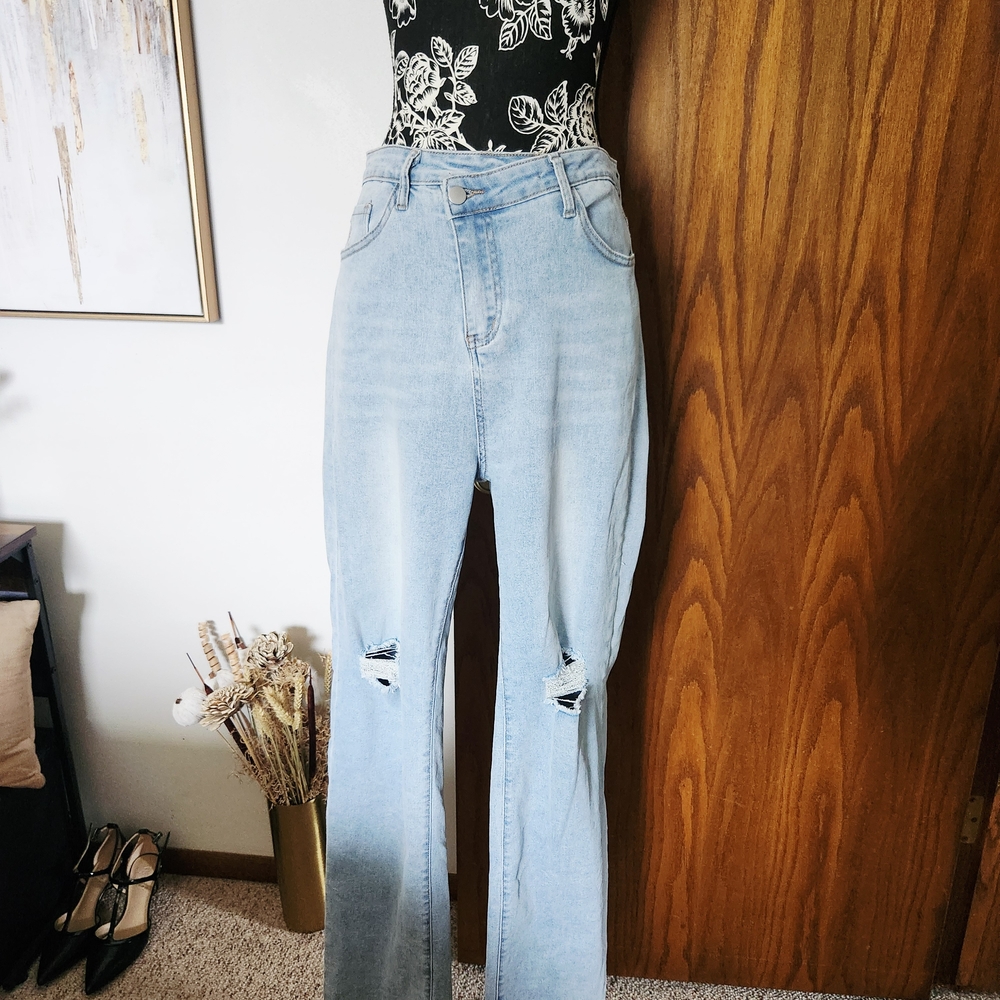Trendy Asymetrical Button Up Light Wash Distressed Jeans - Size 12-14